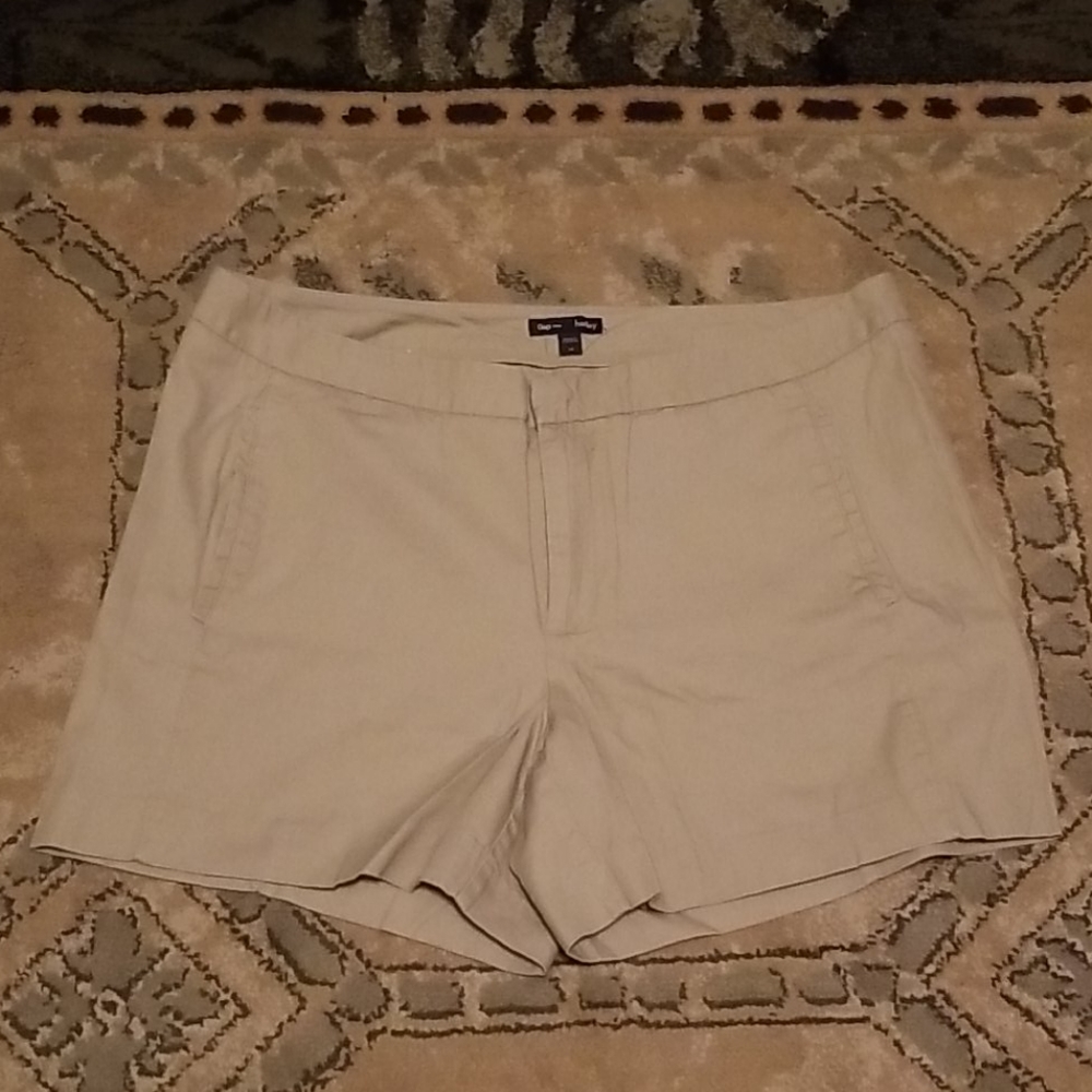 Gap Khaki Hadley Shorts 14 - Picture 1 of 4